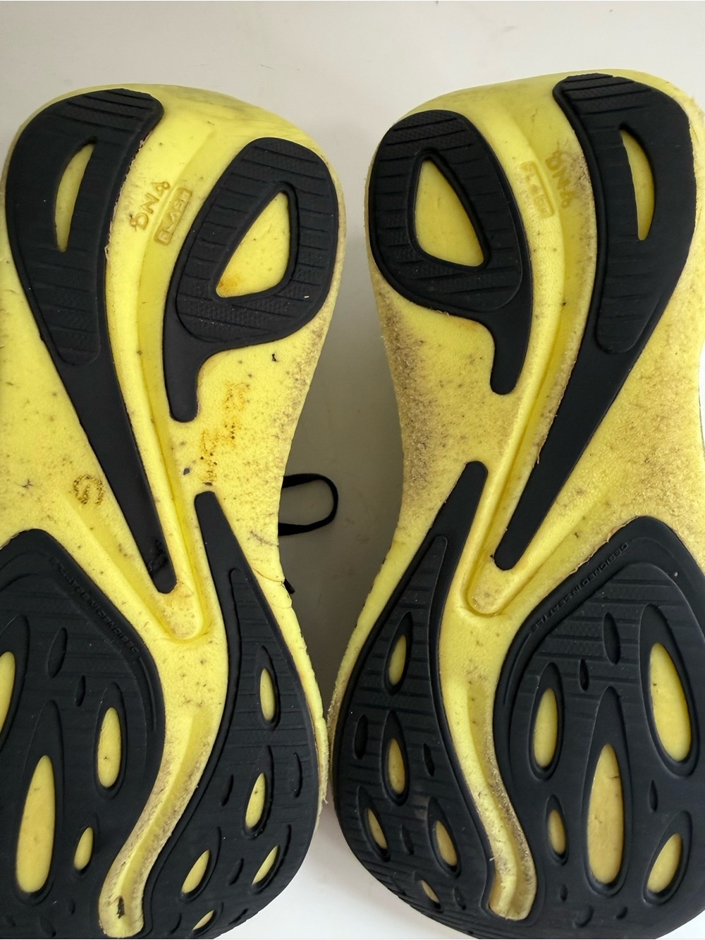 Brooks Hyperion Max men size 8.5 Running Shoe - Black & Yellow - Picture 6 of 9